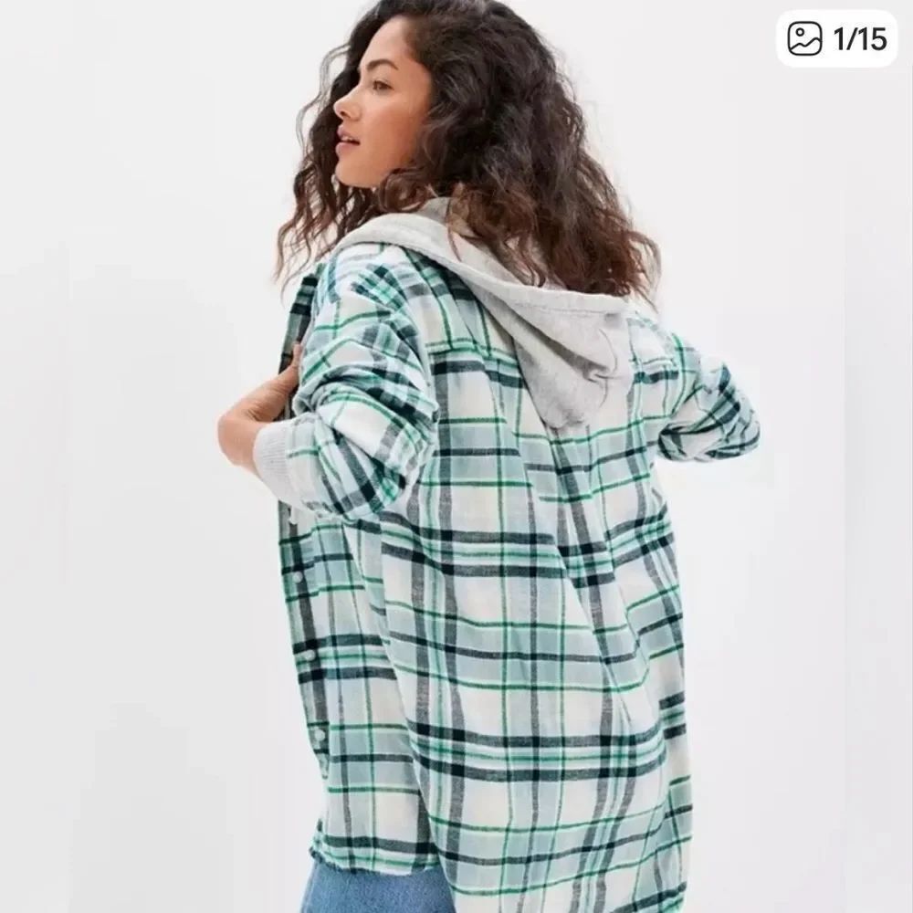 American Eagle Cozy Cabin Hoodie Flannel Shirt Green Plaid Womens Medium